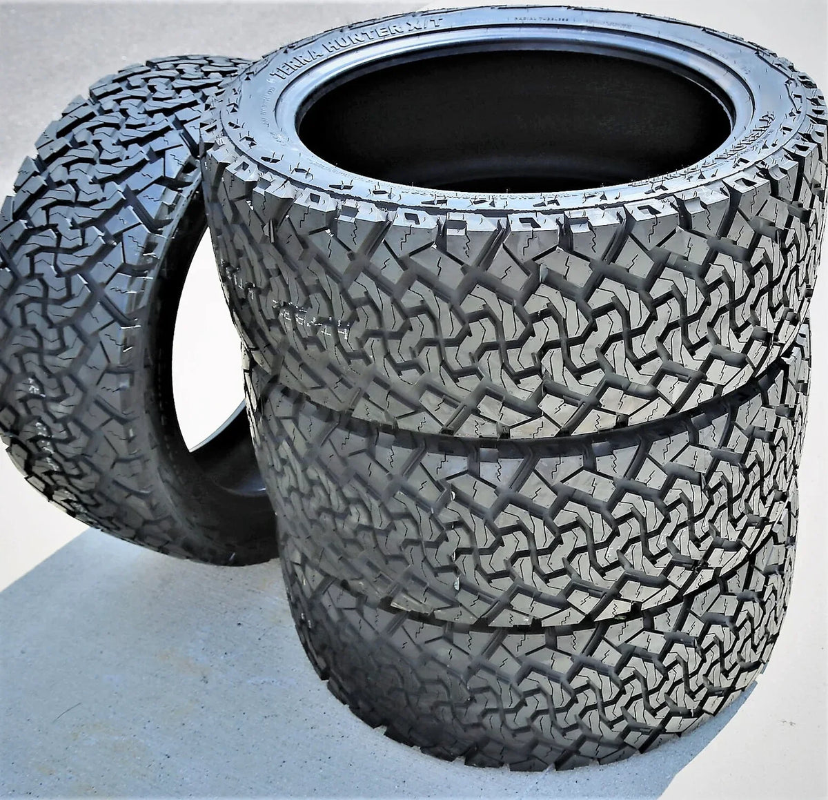Venom Power Terra Hunter X/T 285/45R22 114T XL Extreme Terrain Tire