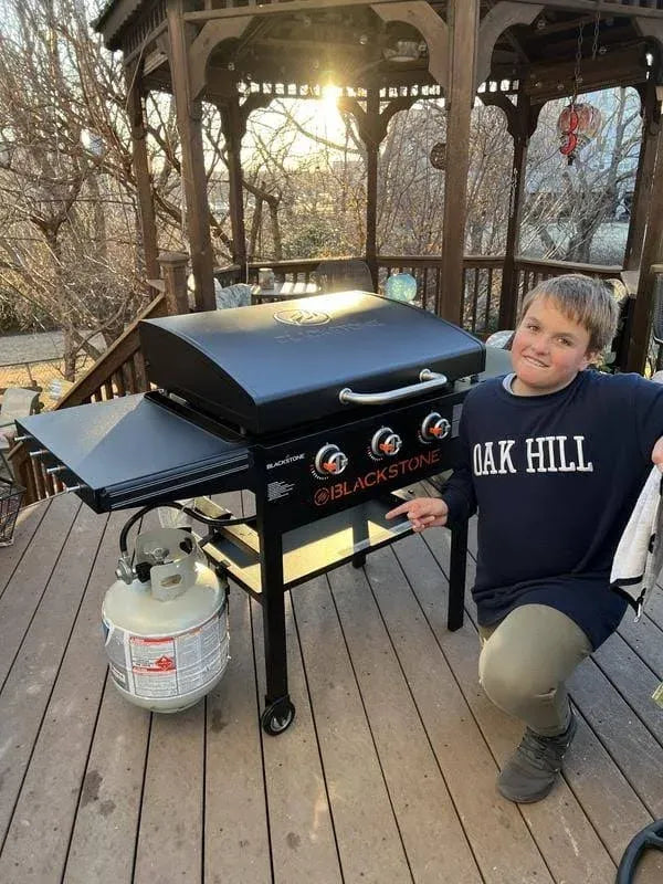 Blackstone 3-Burner 28" XL Griddle with Hood in Black