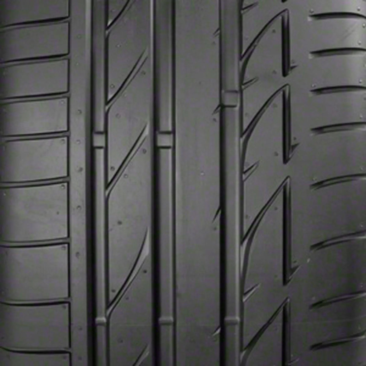 Summer 215/45R20 95W XL passenger tires
