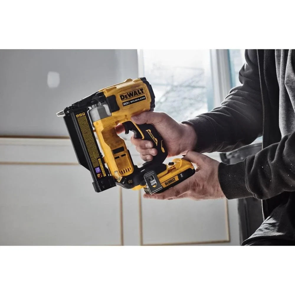Compact Series 20V Pin Nailer 23 Gauge Kit DCN623D1